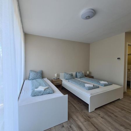 Oet Fenyo Apartmanhaz Siófok Zewnętrze zdjęcie