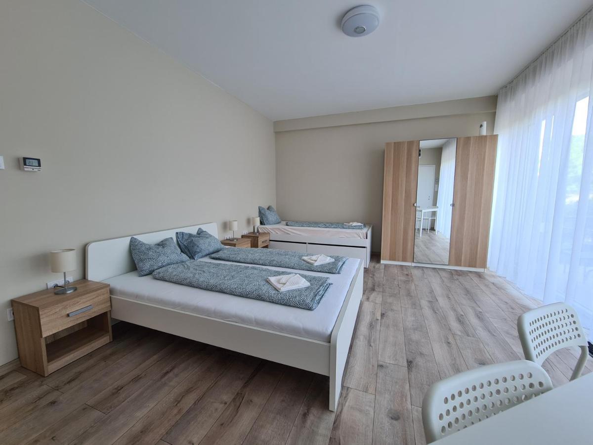 Oet Fenyo Apartmanhaz Siófok Zewnętrze zdjęcie
