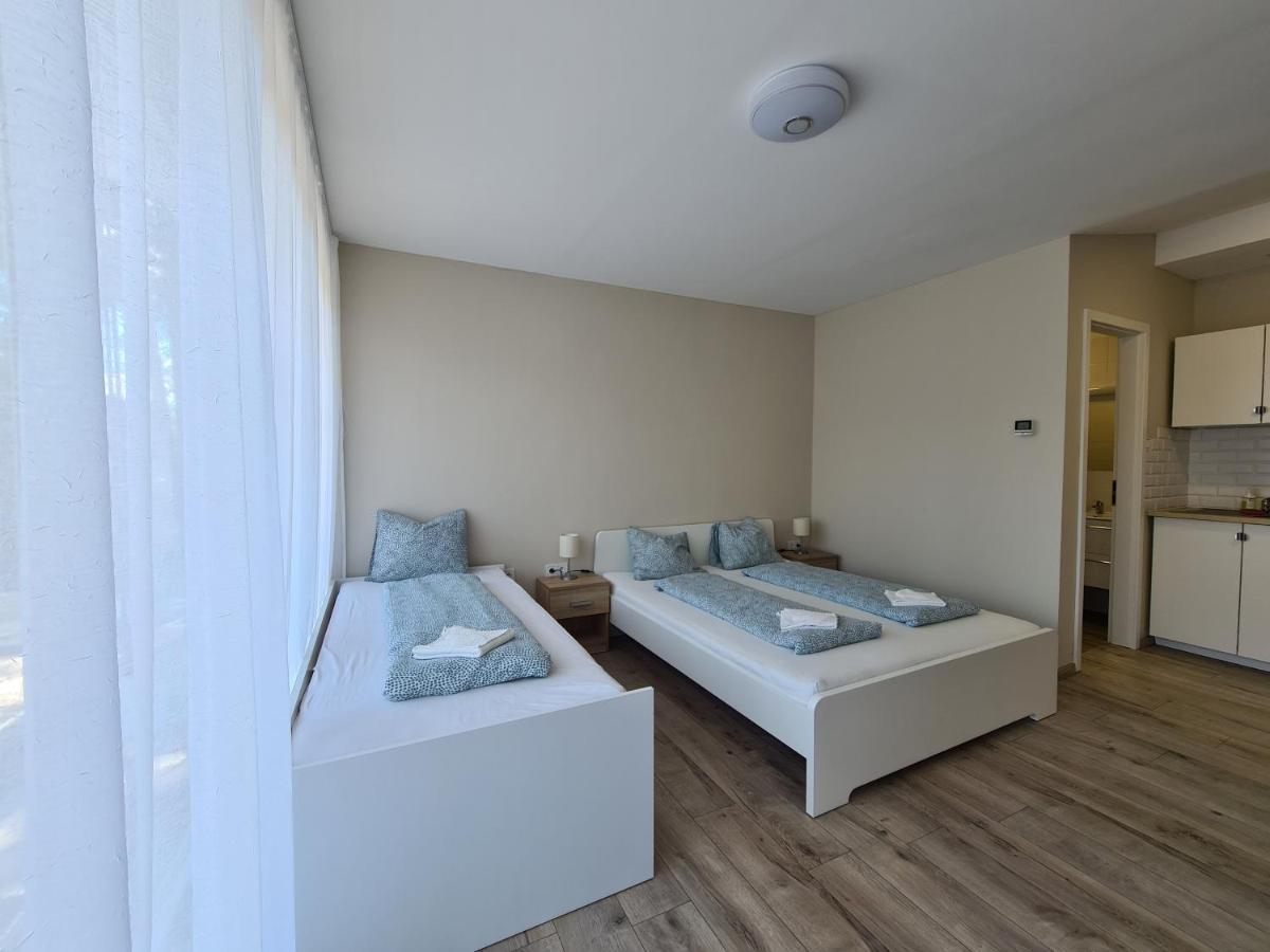 Oet Fenyo Apartmanhaz Siófok Zewnętrze zdjęcie