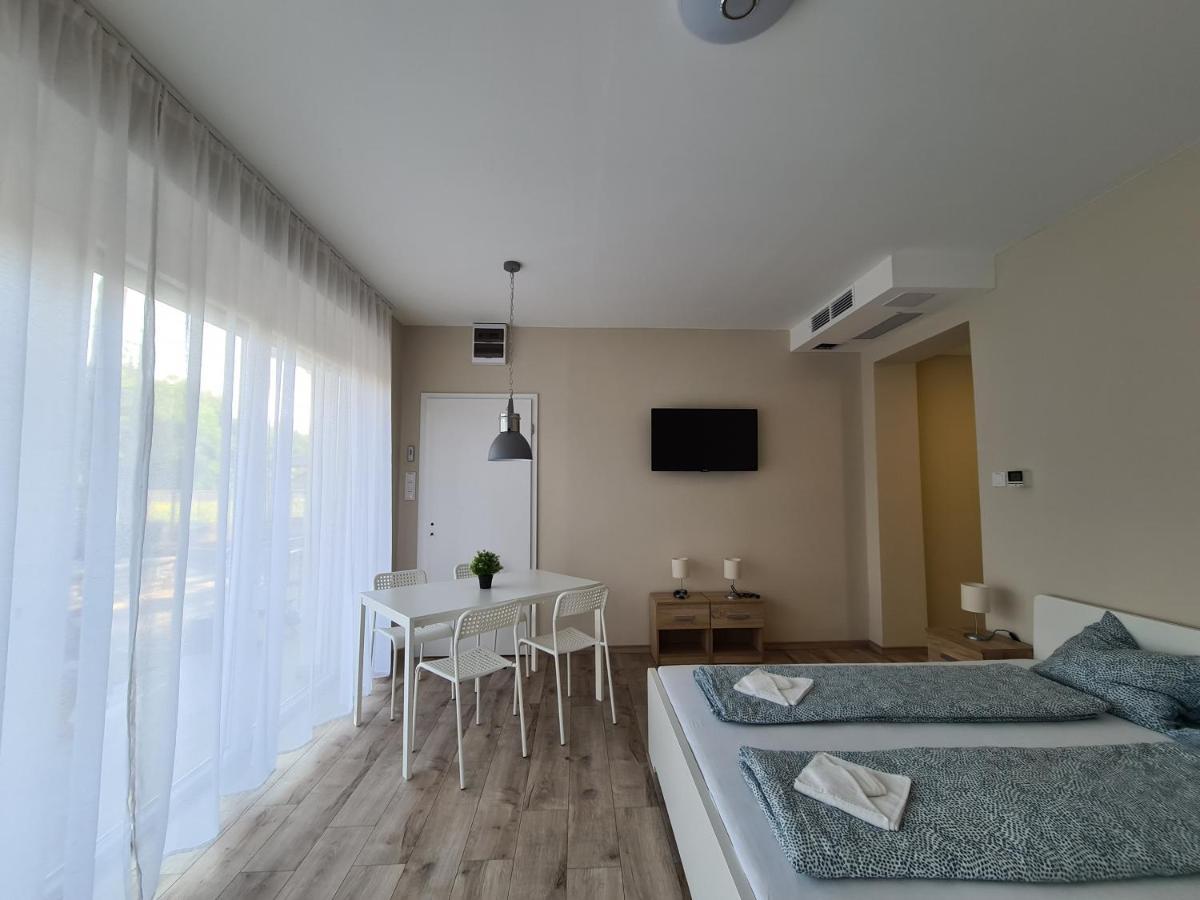Oet Fenyo Apartmanhaz Siófok Zewnętrze zdjęcie