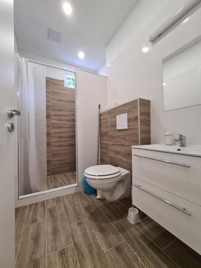 Oet Fenyo Apartmanhaz Siófok Zewnętrze zdjęcie