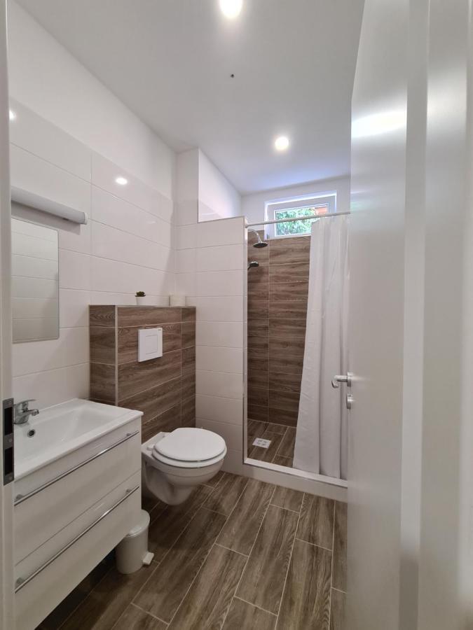 Oet Fenyo Apartmanhaz Siófok Zewnętrze zdjęcie