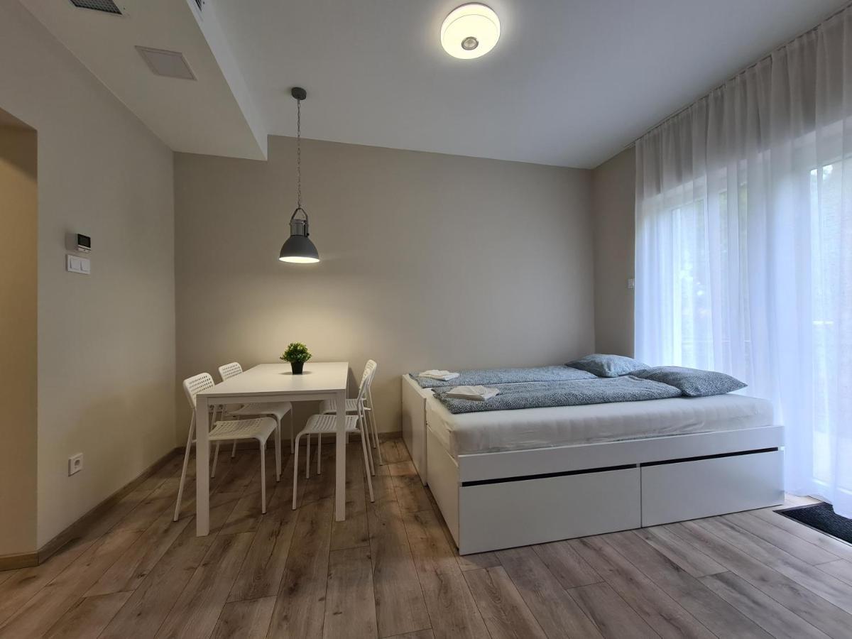 Oet Fenyo Apartmanhaz Siófok Zewnętrze zdjęcie