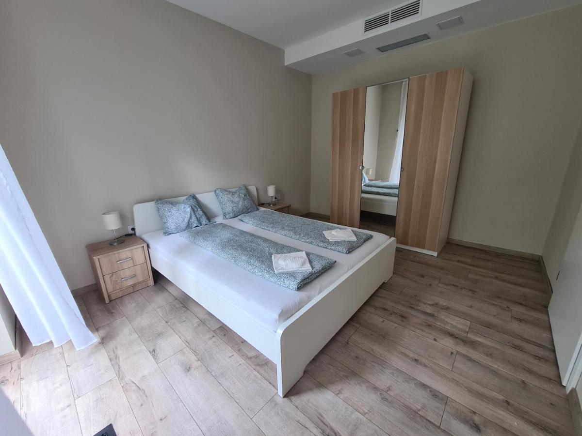 Oet Fenyo Apartmanhaz Siófok Zewnętrze zdjęcie