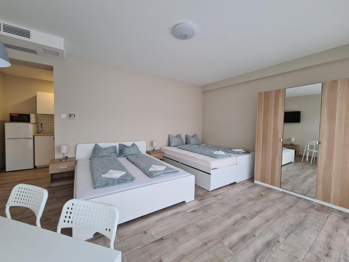 Oet Fenyo Apartmanhaz Siófok Zewnętrze zdjęcie