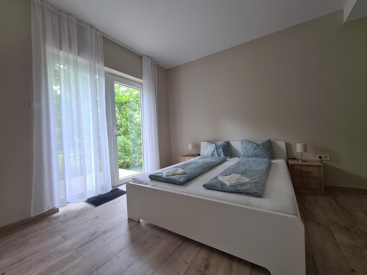 Oet Fenyo Apartmanhaz Siófok Zewnętrze zdjęcie