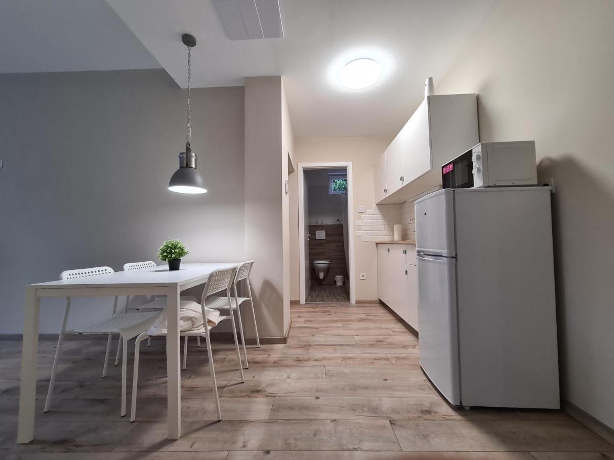 Oet Fenyo Apartmanhaz Siófok Zewnętrze zdjęcie