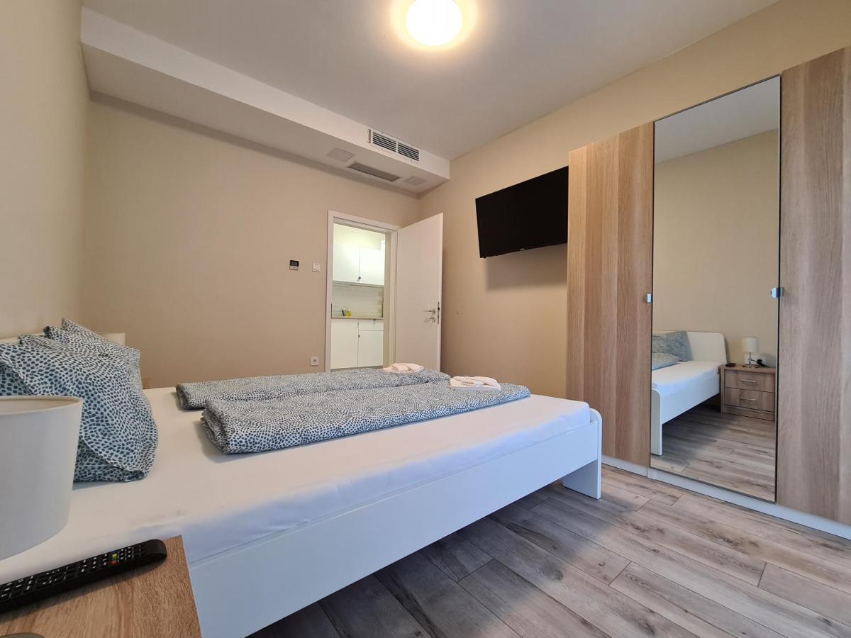Oet Fenyo Apartmanhaz Siófok Zewnętrze zdjęcie