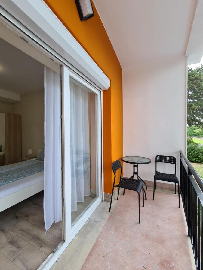 Oet Fenyo Apartmanhaz Siófok Zewnętrze zdjęcie